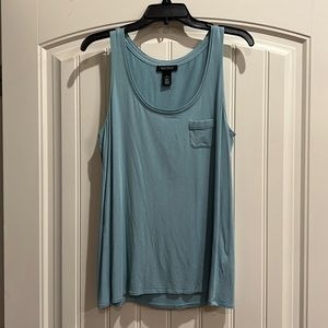 EUC WHBM Sz M soft layering tee. Small pocket on front.